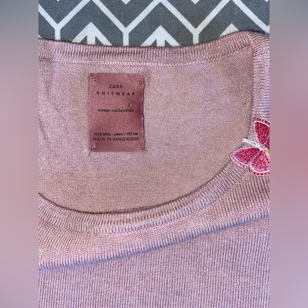 Zara Girls Lightweight cross bottom Crewneck Sweater - Size 11-12 years. - Picture 5 of 6